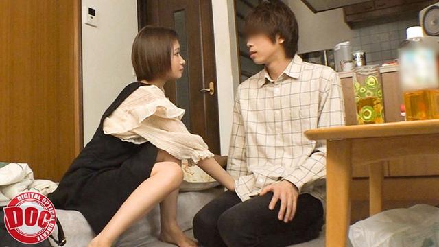 学校から近いと理由をつけてしょっちゅう遊びにくる友達とその彼女。泊まっている時の無防備な姿に興奮を抑えられず… サンプル画像 11