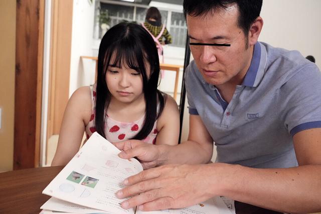 ねぇ～ここでハメたらどうなるかなぁ～？「えっ！？ダメッ！しないで…バレちゃうママ居るんだよっ！」パイパン姪っ子にいたずら中出し性交 サンプル画像 15