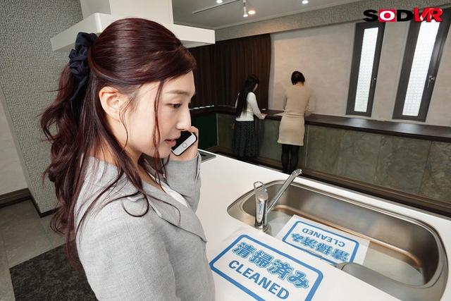 【VR】夫婦でマイホーム見学中に性欲強めの不動産レディーに誘惑され、妻が他の部屋を見学中のわずか10分で強引に騎乗位と対面座位をされ強●中出しして何度もネトラれる僕 古川いおり サンプル画像 9