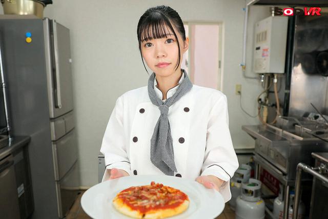 【VR】「職場では私に敬語使ってくださいねw」生意気だけどめっちゃ可愛い後輩がアルバイト先では俺の先輩に...！休憩時間になるとヒマつぶしにベロチュウとフェラでヌキ遊ばれていま す。 宮野かな サンプル画像 5