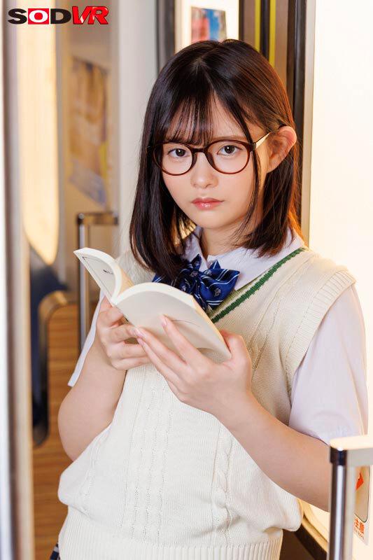 【VR】目を覚ますといつも電車で読書している文学女子がボクに跨っていて…誰もいない二人きりの車両でねっとりじっくり痴女られる。 紬希ゆら サンプル画像 2