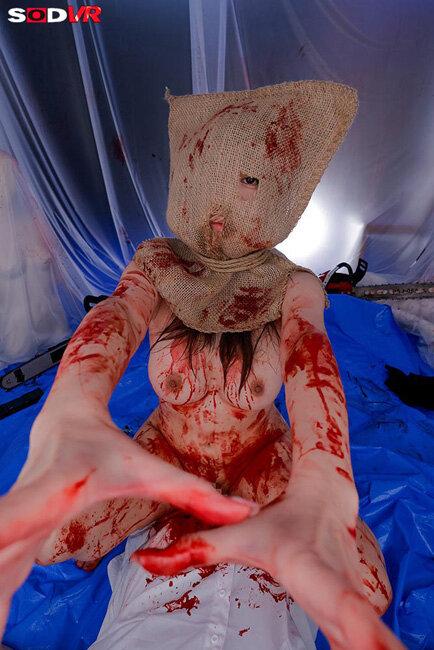 【VR】【8K】ズタ袋をかぶった巨乳サイコパスチェンソー女 捕まって逆強●され無残にも56される… サンプル画像 7
