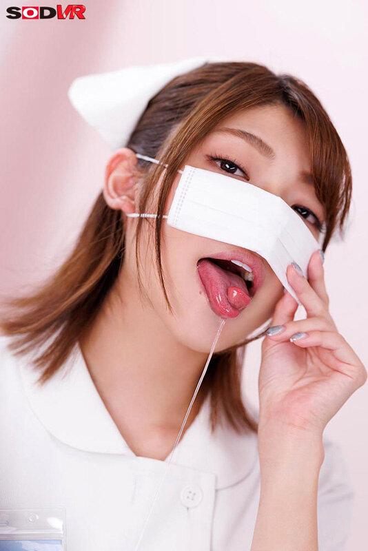 【VR】【8K】採精室で既婚者チ●ポを丸ごと飲み込むイラマ好きスプタン痴女ナース 安堂はるの サンプル画像 2
