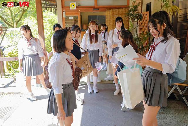 【VR】【8K】【VR】シン・透明人間おんな湯のぞき4 修学旅行生たちの女風呂に潜入中！！全未成熟マ●コにハメハメSPECIAL サンプル画像 3
