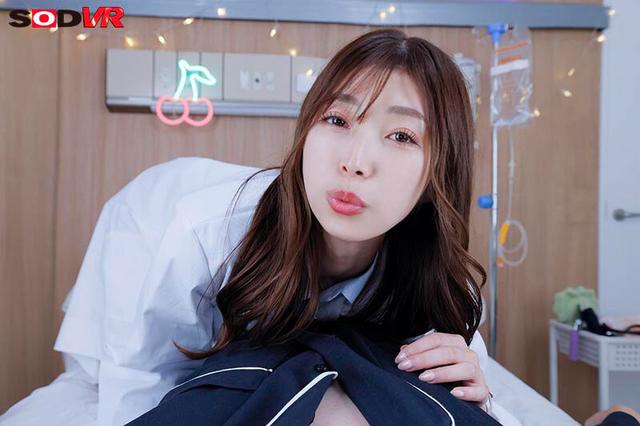 【VR】【8K】病院暮らしのボクを幼い頃から担当してくれている女医と筆おろし性交 初めての口淫、初めての挿入でドキドキ・バクバク病室セックス 今井栞菜 サンプル画像 14