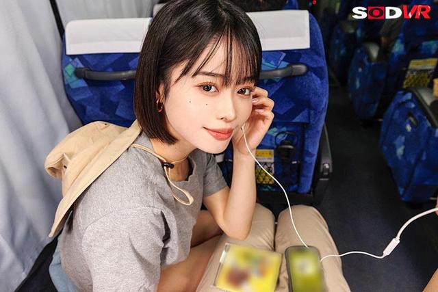 【VR】【8K】【フェス帰り×夜行バス】ライブで意気投合した小悪魔美少女にゼロ距離密着ささやきされ続けた山梨→新宿間 MINAMO サンプル画像 7