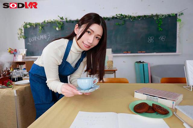 【VR】【8K】マイペースなブックカフェのお姉さんの裏の顔は赤ちゃん汁狂い 淫語で聴覚を侵し視覚でボクの肉棒を熱く激しく咥え込む 戸川なみ サンプル画像 3