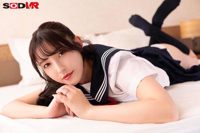 【VR】【8K】妻の学生時代をどうしても見たくて… 制服を着てもらったら想像以上にエロくて止まらない 森沢かな サンプル画像 3