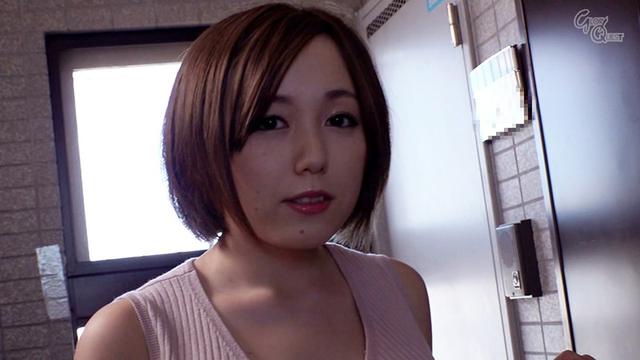 旦那のいない午前中に専業主婦の自宅に押しかけ突撃訪問生ハメ中出しSEX！ サンプル画像 1