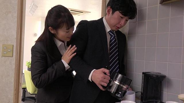 熟妻ドラマ 取引先の専務に呼び出され恥部を弄ばれる秘書 部下を誘惑し肉棒にムシャブリつく女上司 サンプル画像 12