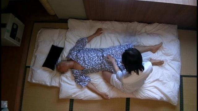 人妻エステ勃起したチ○ポに我慢できないエステシャン サンプル画像 6