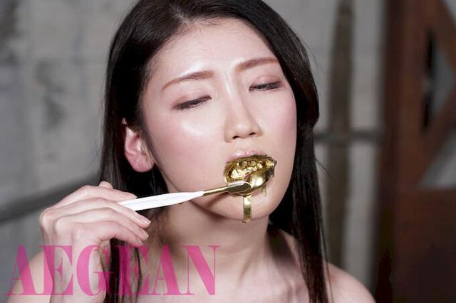 銀粉レズ 異常な姿で愛し合う変態レズカップル サンプル画像 9