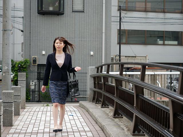 チクハラOL 僕の目の前で巨乳の同僚がノーブラ透け乳首で誘惑してくる 南條みや子 サンプル画像 1