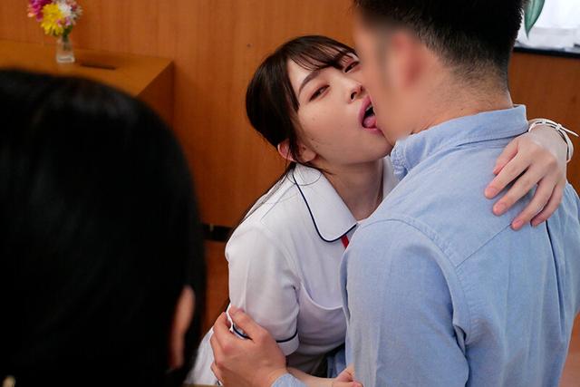 【密着取材】 病院で働く新卒1年目の白衣の天使 上の口は唾液ダラダラ、下の口からは潮ダダ漏れになるひなこさん21歳 瀬戸ひなこ サンプル画像 6