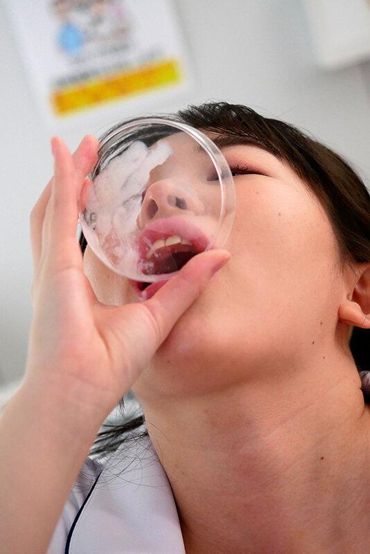 【密着取材】 病院で働く新卒1年目の白衣の天使 上の口は唾液ダラダラ、下の口からは潮ダダ漏れになるひなこさん21歳 瀬戸ひなこ サンプル画像 8