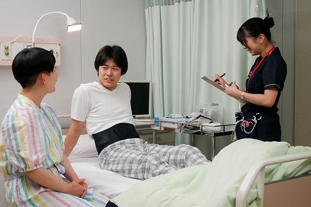 患者さんにがっつき接吻で元気にしてあげていた看護師 乳首もオチンポもいっぱいベロちゅうで勃起させて精液ごっくん ゆらさん 24歳 皐月ゆら サンプル画像 13