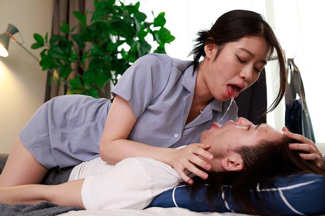 いつもキスをせがんでくる年上の彼女 サンプル画像 10