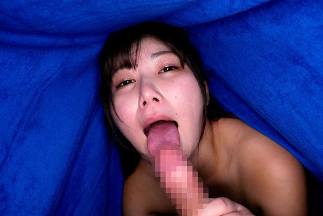 えっ、マジ！！ラッキーな展開！！ 夜寝てたら布団の中で友達の彼女がチンポをシャブってきた サンプル画像 7
