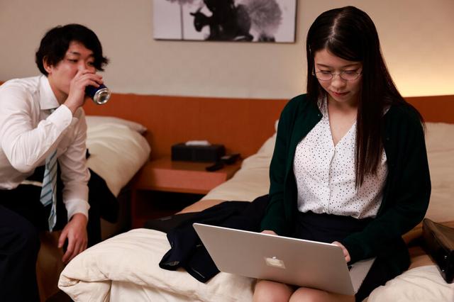 会社で嫌われている地味な先輩とのSEXがドストライクすぎて… サンプル画像 7