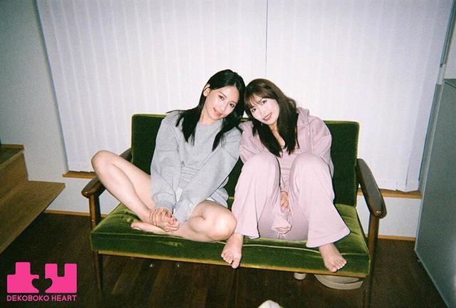 もしも2人が交際したら…好きが溢れる1日になりました。 一緒にゴハン作ってシャワー浴びて朝まで抱き合って初めてのお泊りおうちデート 紗々原ゆり 美園和花 サンプル画像 1