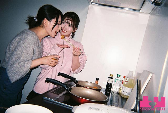 もしも2人が交際したら…好きが溢れる1日になりました。 一緒にゴハン作ってシャワー浴びて朝まで抱き合って初めてのお泊りおうちデート 紗々原ゆり 美園和花 サンプル画像 10