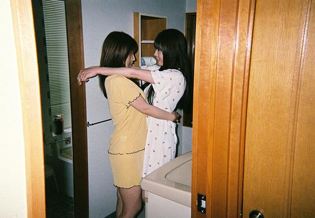 前から気になっていたアノ子と3年ぶりに再会したら…あの日よりも綺麗になって…大人レズで好きが溢れる1泊2日のお泊りデート 川越ゆい 新村あかり サンプル画像 10