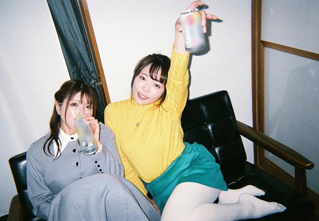 前から気になっていたアノ子と3年ぶりに再会したら…あの日よりも綺麗になって…大人レズで好きが溢れる1泊2日のお泊りデート 川越ゆい 新村あかり サンプル画像 4
