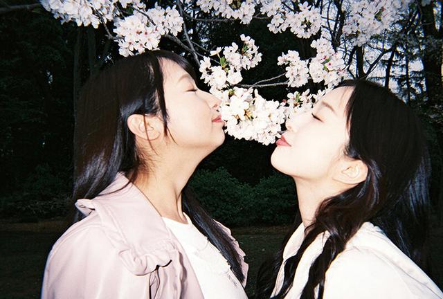 もしも2人が交際したら…好きが溢れる1日になりました。一緒にご飯作ってシャワー浴びて胸を重ね朝まで抱き合った初めてのお泊りおうちデート 月野かすみ 星乃夏月 サンプル画像 6