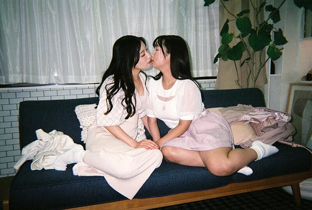 もしも2人が交際したら…好きが溢れる1日になりました。一緒にご飯作ってシャワー浴びて胸を重ね朝まで抱き合った初めてのお泊りおうちデート 月野かすみ 星乃夏月 サンプル画像 7