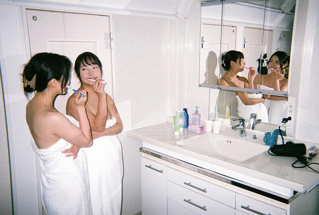 もしも2人が交際したら…好きが溢れる1日になりました。一緒にご飯作ってシャワー浴びて胸を重ね朝まで抱き合った初めてのお泊りおうちデート 月野かすみ 星乃夏月 サンプル画像 8