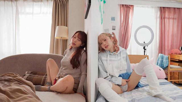 【ASMRレズ】隣の部屋から聞こえる私のグチュグチュおま〇こ音を聞いて発情すればいいじゃん 弥生みづき・希咲那奈 サンプル画像 13