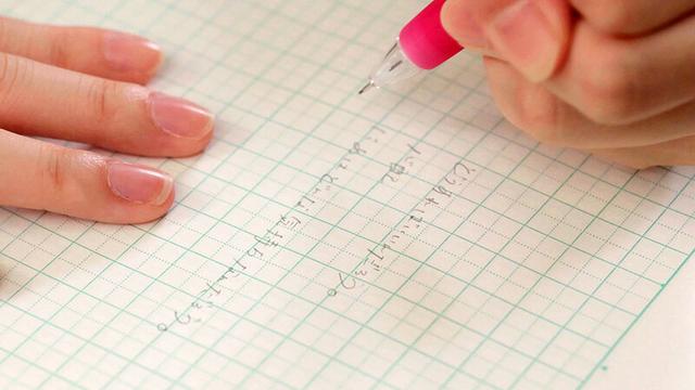 学生時代に好きが溢れ過ぎた一方通行なレズで離れた2人の気持ちは大人になって再会しあの頃の想いをもう一度伝えキスをして好きを感じ合った Nia 小野寺舞 サンプル画像 1