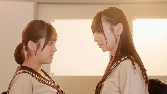 学生時代に好きが溢れ過ぎた一方通行なレズで離れた2人の気持ちは大人になって再会しあの頃の想いをもう一度伝えキスをして好きを感じ合った Nia 小野寺舞 サンプル画像 3