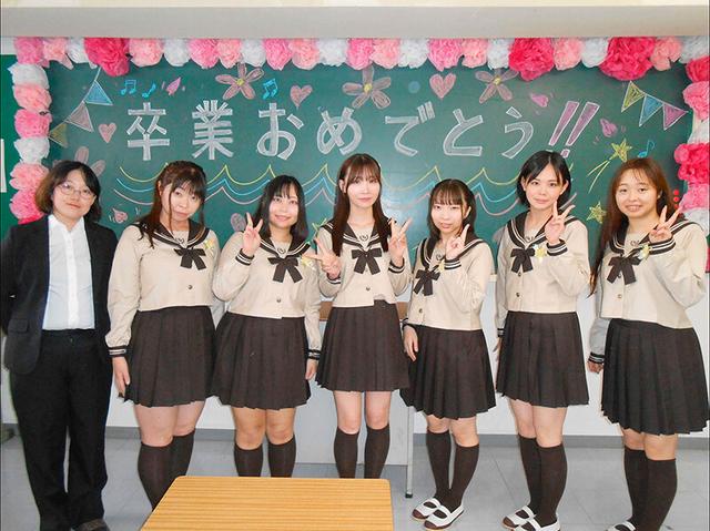 学生時代に好きが溢れ過ぎた一方通行なレズで離れた2人の気持ちは大人になって再会しあの頃の想いをもう一度伝えキスをして好きを感じ合った Nia 小野寺舞 サンプル画像 8