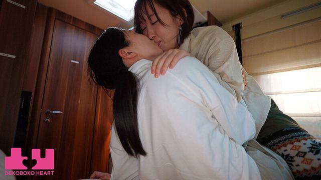 ハニカミキャンプ旅行 最初は緊張したけど…外でハグしてキスしたら…一気に距離が近づいてキャンピングカーで何度も身体を重ね合った24時間限定の恋人デート 皆月ひかる 咲野瑞希 サンプル画像 6