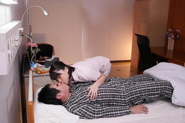 勃起したままの男を一切動かさないS字尻振り騎乗位介助で骨抜きにする美尻ナース 年下患者を手玉に取る白尻看護師 サンプル画像 2