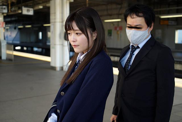 「気弱な子だと思ったら…」痴●したオヤジを死角に連れ込み精子が出なくなるまで説教射精させる痴女子○生 清楚系J○かのん サンプル画像 3