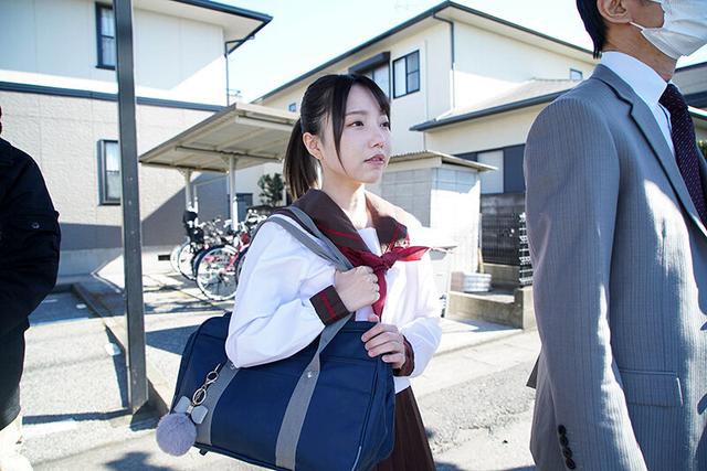 「気弱な子だと思ったら…」痴●したオヤジを死角に連れ込み精子が出なくなるまで説教射精させる痴女子○生 小柄J○ゆい サンプル画像 3