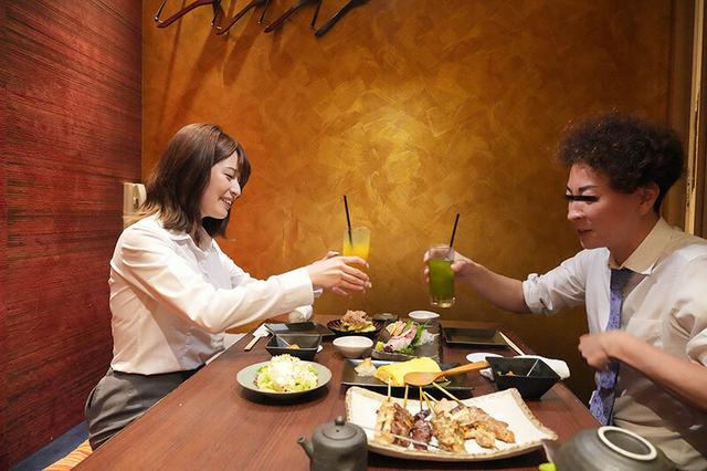 通行人は二度見する！ドラマの主人公のような不意打ち路上キスで火がついたホロ酔い人妻上司は浮気欲が止まらない サンプル画像 15
