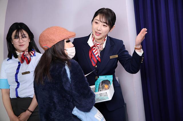 内緒でエグい接客してくれた美人CAをホテルに誘って生ハメしたら何度も求めるヤリマンだったVOL.5 サンプル画像 3