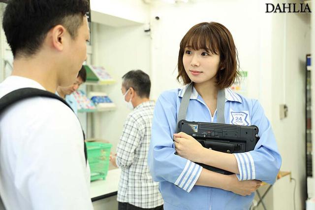満たされない人妻の禁断不倫SEX同じコンビニで働く男子大学生と汗だくで交わり続けた熱い夏… 穂高結花 サンプル画像 1