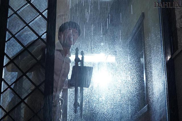 突然の豪雨で帰宅困難になったバイト先のびしょ濡れパート人妻と朝まで… 穂高結花 サンプル画像 1