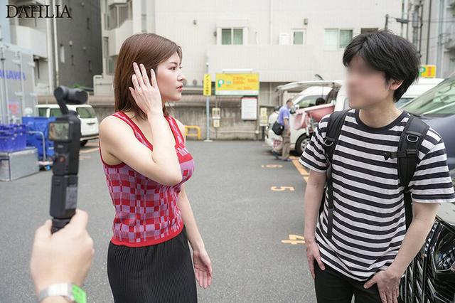 デビュー5周年作品素人感謝祭「発射させてもらえませんか？」絶倫男性を発射させただけ移動できるヤリタイ放題ワゴン旅 美乃すずめ サンプル画像 1