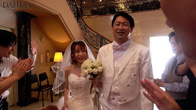 結婚式NTR 新婦が二次会のバチェラ乱交パーティーでヤラレまくっていた記録 入田真綾 サンプル画像 1