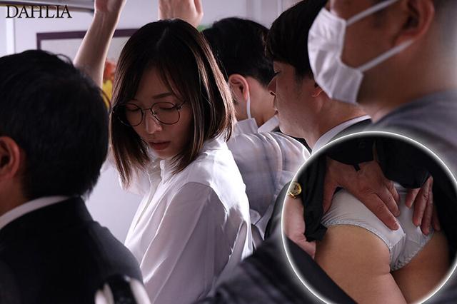 地味OLの私は潮を吹かされる淫らな指マンにハマりました。 峰玲子 サンプル画像 1