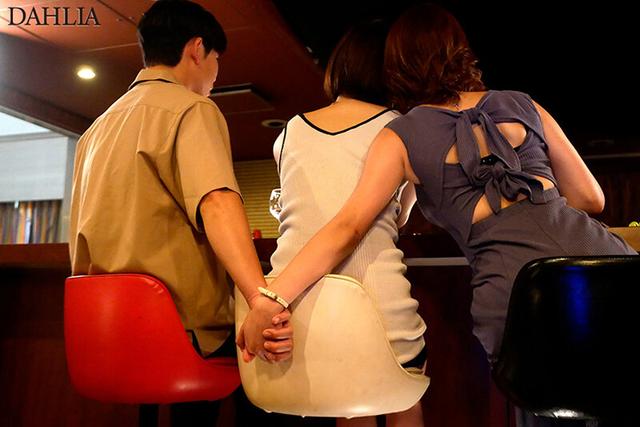 妻の大親友がナイトプールで逆NTR『脱いだらモデル級のビキニ姿に興奮して勃起しているのがバレて…笑顔の誘惑に我慢できず何度も浮気中出ししちゃいました。』 美乃すずめ サンプル画像 10