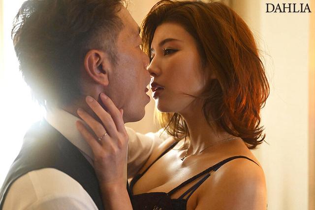 『甘美なる接吻、裏切りの不倫。』婚約者の浮気を知って、性に奔放になってイケてる社長と濃密KISSしてハメを外して日常は壊れていった。 美乃すずめ サンプル画像 5