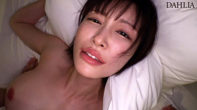 神乳素人！？ 圧倒的なスタイルで男を虜にするショートカット美女 角奈保 サンプル画像 3