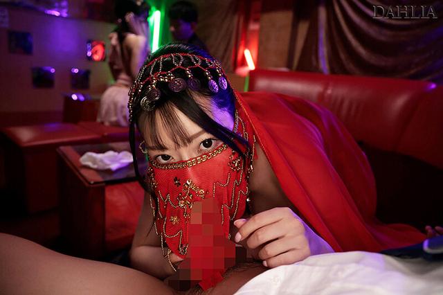 会社では地味な巨乳OLとおっパブで遭遇「内緒にしてくれるなら」と口止めフェベチオされて仕事中もしゃぶられる関係に… 朝海汐 サンプル画像 2