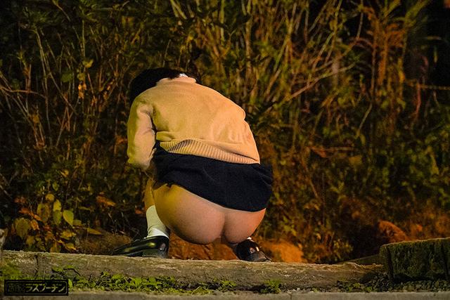 野ション女子○生連鎖開脚拘束おしっこ噴射3 泉りおん 皆月ひかる 由良かな サンプル画像 14